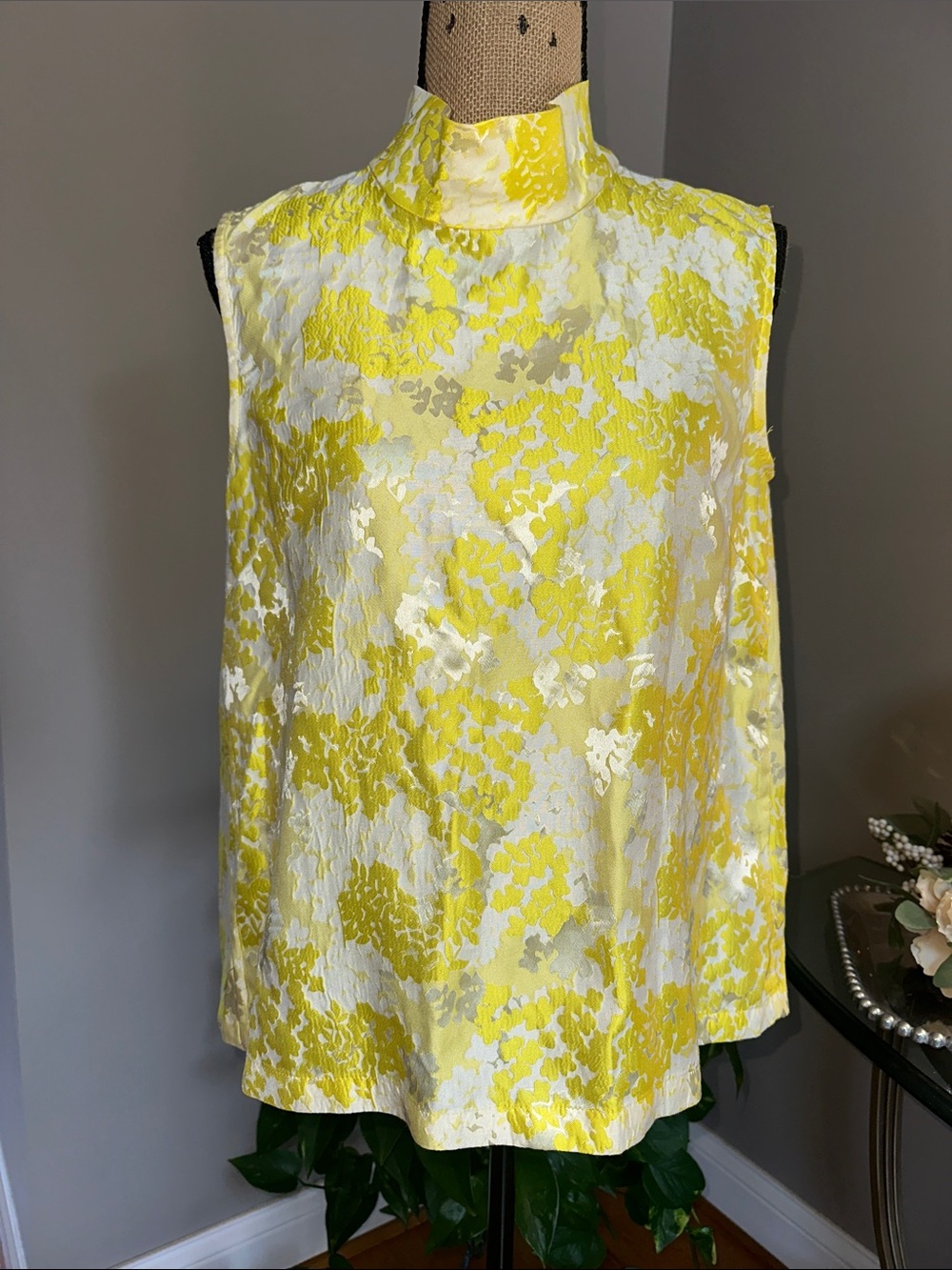 High-Neck Yellow Floral Brocade Crop Top size small 💛
